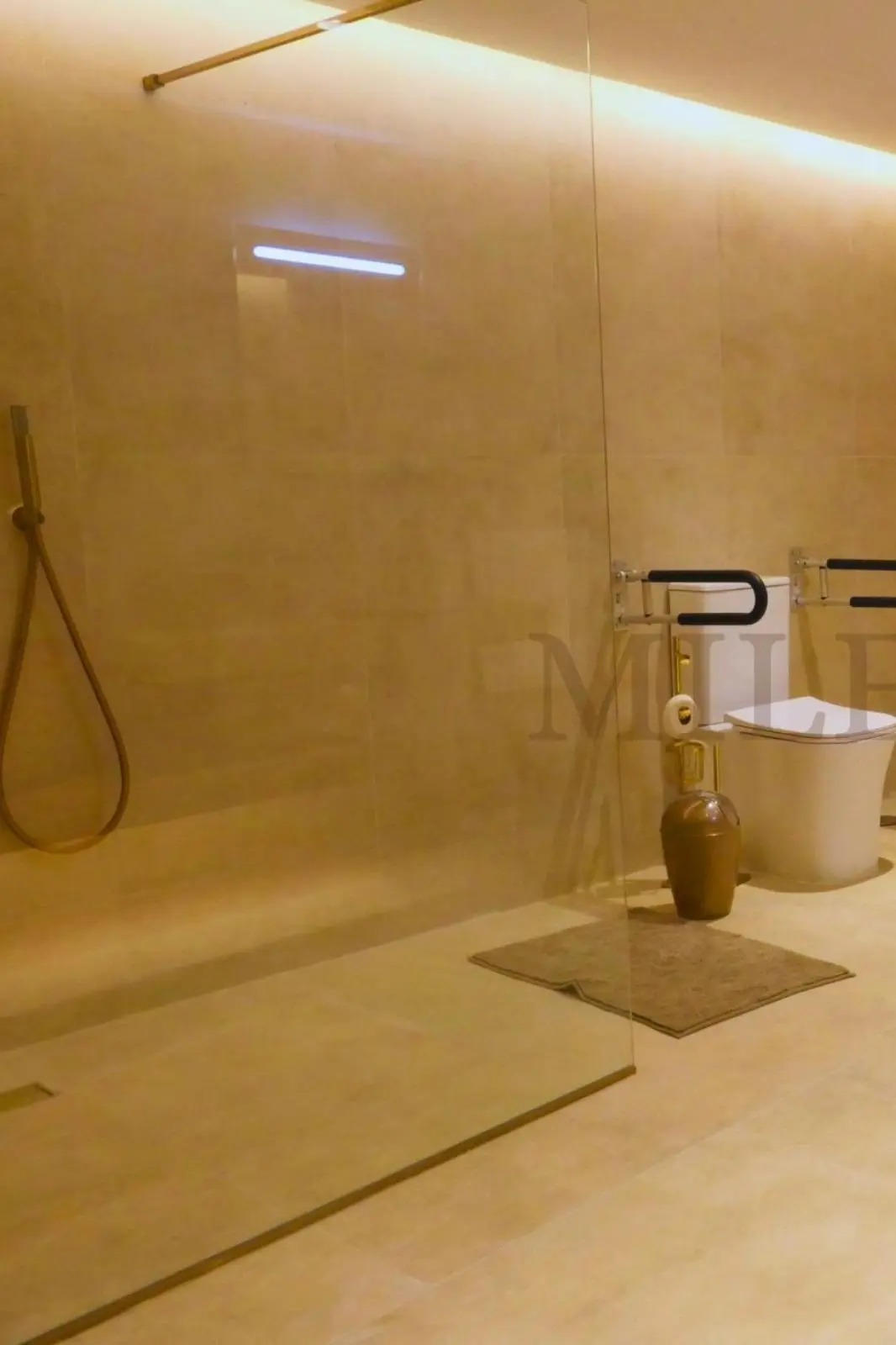 Left view: Modern spa shower facilities in Malaga