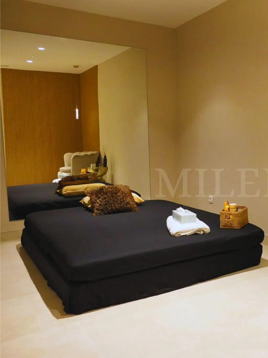 Floor massage area with wall mirror, Marbella spa